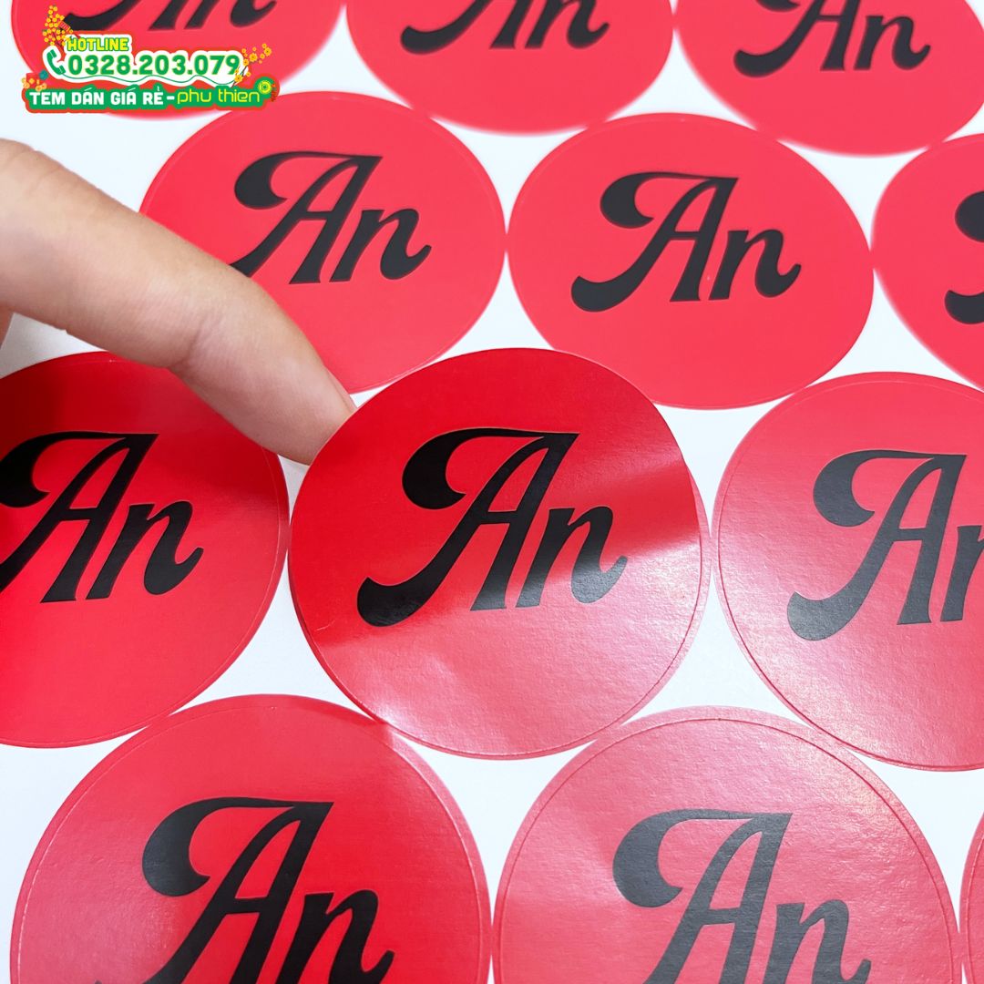 Decal trắng là một trong những mẫu tem được ưu chuộng phổ biến hiện nay